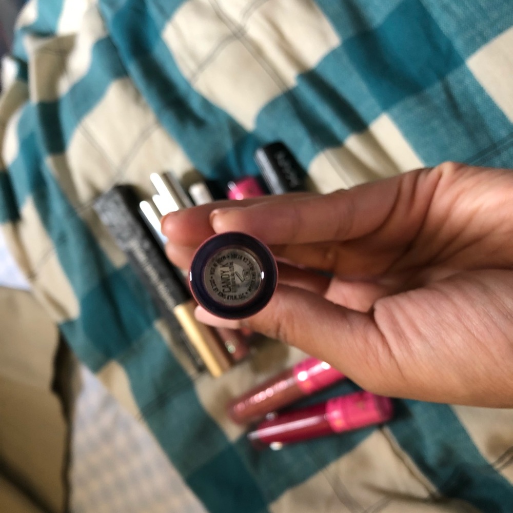Lip - Picture 2 of 5